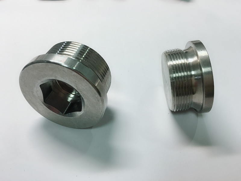 bollt cylch dur gwrthstaen wedi'i wneud yn arbennig gyda chylch allwedd ss